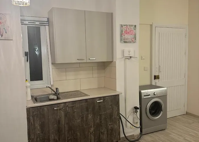 Near Finikoudes 15 Ларнака