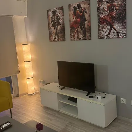 Near Finikoudes 15 شقة لارنكا