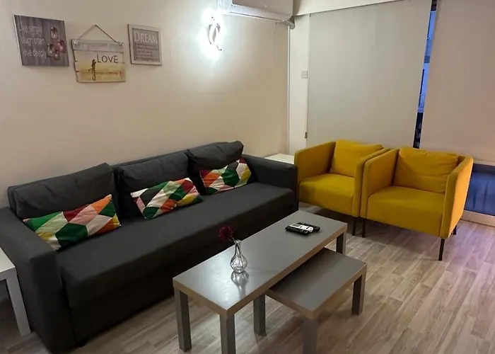 Near Finikoudes 15 Appartement Larnaca