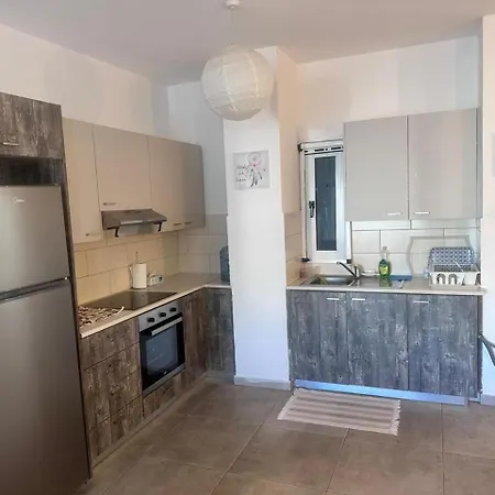 Near Finikoudes 15 Daire