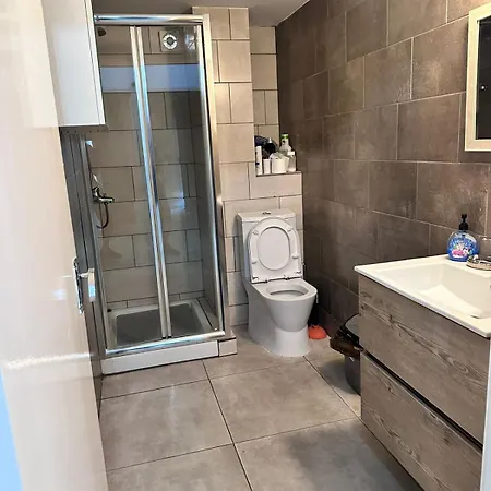 Near Finikoudes 15 * Larnaca