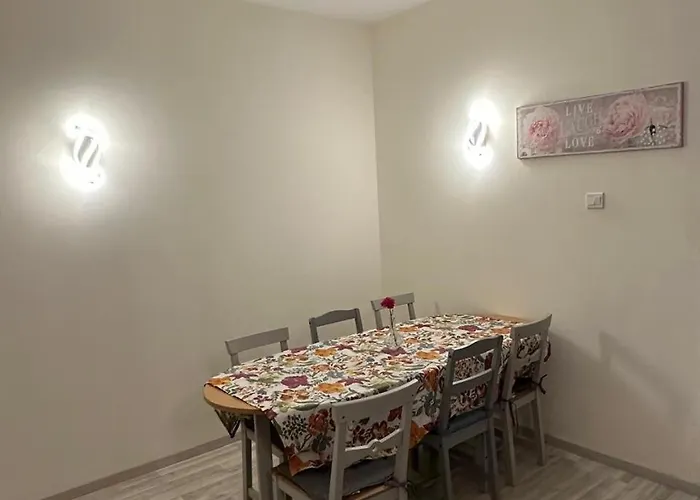 Near Finikoudes 15 Ларнака