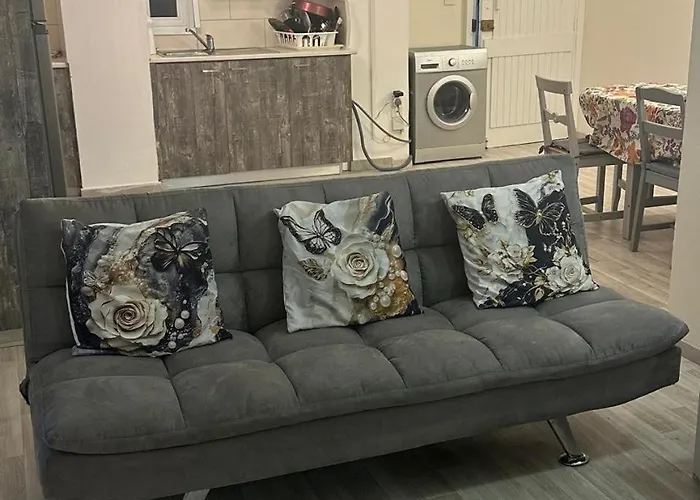 Near Finikoudes 15 Ларнака